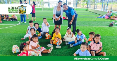 Agasajo a ni&ntilde;os de la parroquia Luis Tello