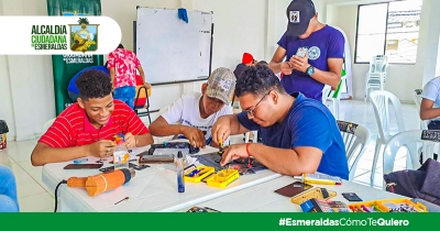 J&oacute;venes son capacitados en reparaci&oacute;n de celulares por la Casa de la Juventud